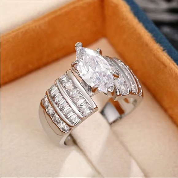 New Women’s 925 Silver Beautiful Diamond Ring - Picture 2 of 10